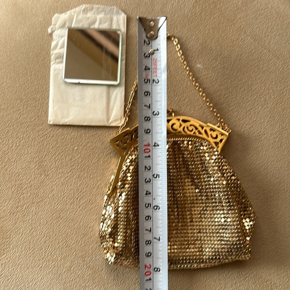 Vintage Whiting & Davis Gold Mesh & Scrollwork Mini Bag with Original Mirror - Picture 7 of 9
